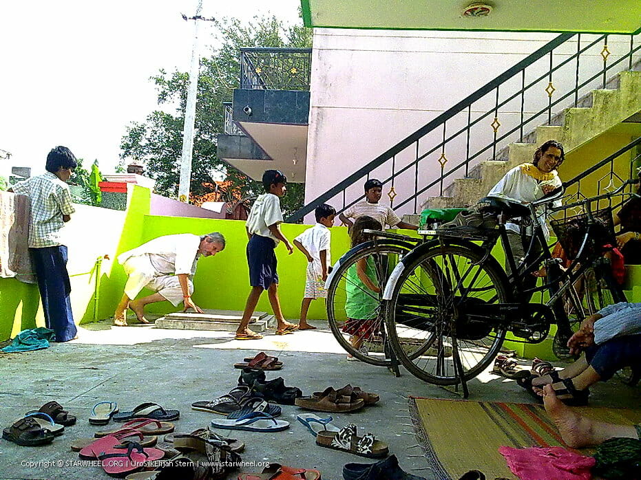 India, Varanasi, Thiruvannamalai, Pondycherry, Auroville, Delhi, Bikes, Chakras