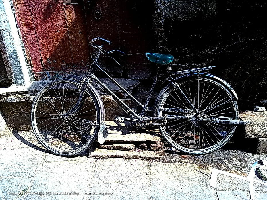 India, Varanasi, Thiruvannamalai, Pondycherry, Auroville, Delhi, Bikes, Chakras